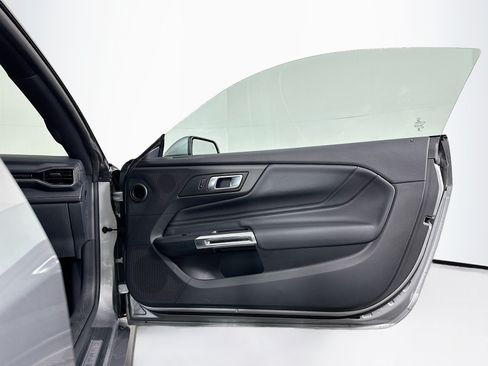 Used 2025 Ford Mustang Premium RWD image 28