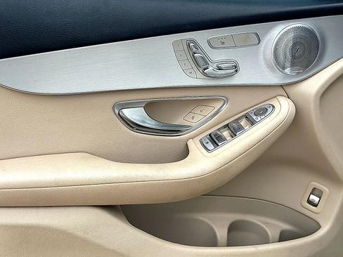 Used 2020 Mercedes-Benz GLC 300 image 17