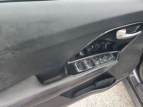 Used 2018 Kia Niro EX w/ EX Touring Graphite Edition FWD image 9