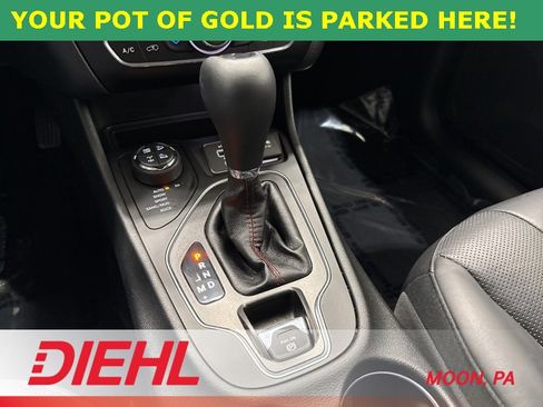 Used 2019 Jeep Cherokee Trailhawk image 39