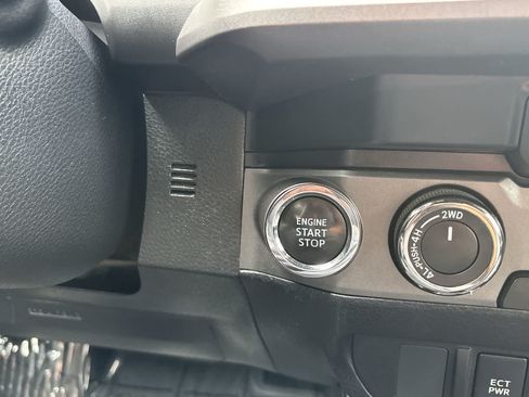 Used 2019 Toyota Tacoma TRD Off-Road AWD/4WD image 16