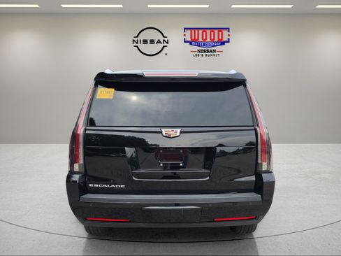 Used 2020 Cadillac Escalade ESV Premium Luxury w/ Escalade Sport Edition AWD/4WD image 3