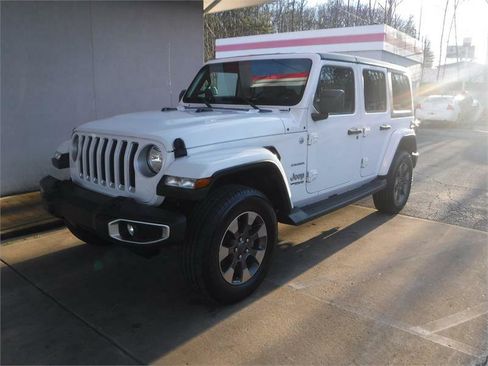 Used 2018 Jeep Wrangler Unlimited Sahara image 15