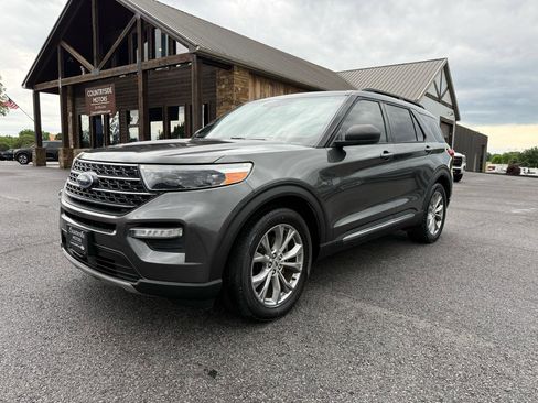 Used 2020 Ford Explorer XLT w/ Equipment Group 202A RWD image 2