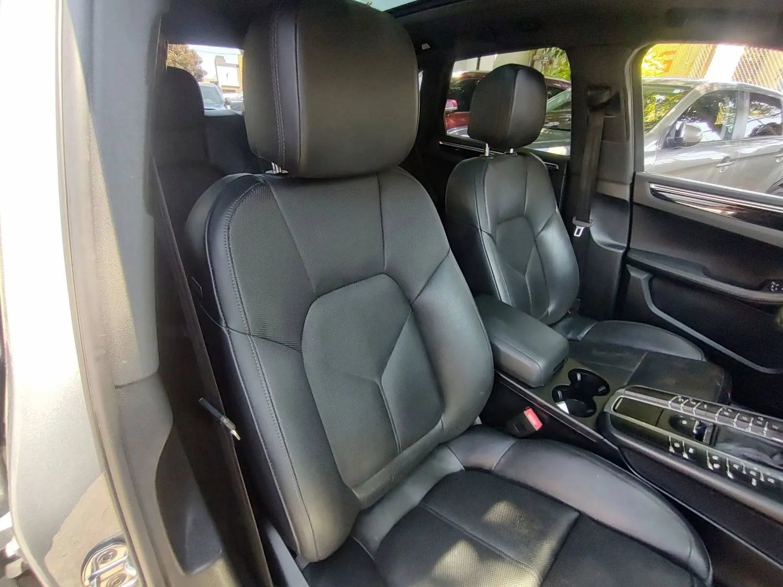 Used 2019 Porsche Macan AWD/4WD image 37