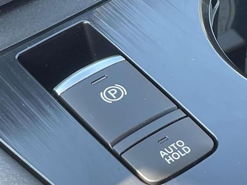 Used 2025 Nissan Rogue S image 28