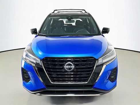 Used 2023 Nissan Kicks SR w/ Exterior Package FWD image 2