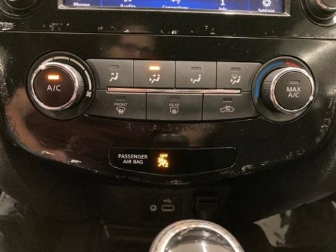 Used 2018 Nissan Rogue S FWD image 21