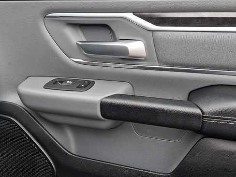 Used 2019 RAM 1500 Big Horn AWD/4WD image 7