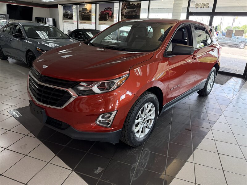 Used 2020 Chevrolet Equinox LS w/ LS Convenience Package AWD/4WD image 1