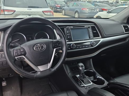 Used 2018 Toyota Highlander XLE AWD/4WD image 9