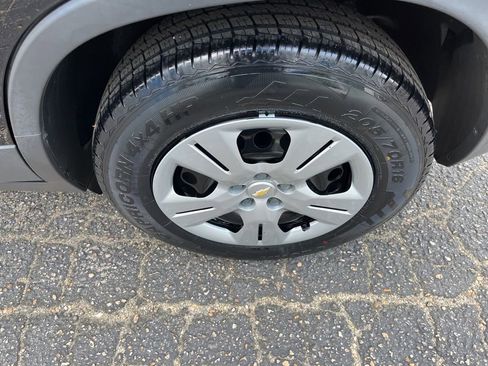 Used 2017 Chevrolet Trax LS image 21