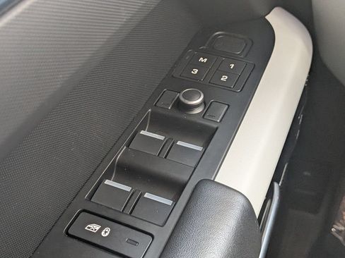 Used 2020 Land Rover Defender 110 HSE AWD/4WD image 25