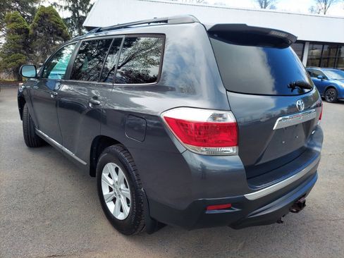 Used 2012 Toyota Highlander SE w/ Tow Pkg AWD/4WD image 6