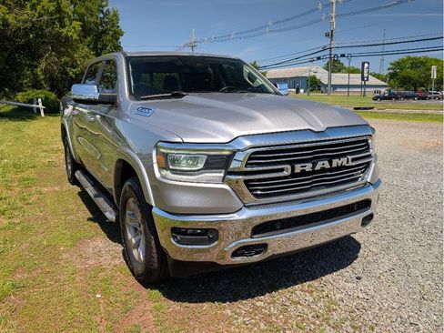 Used 2022 RAM 1500 Laramie AWD/4WD image 3