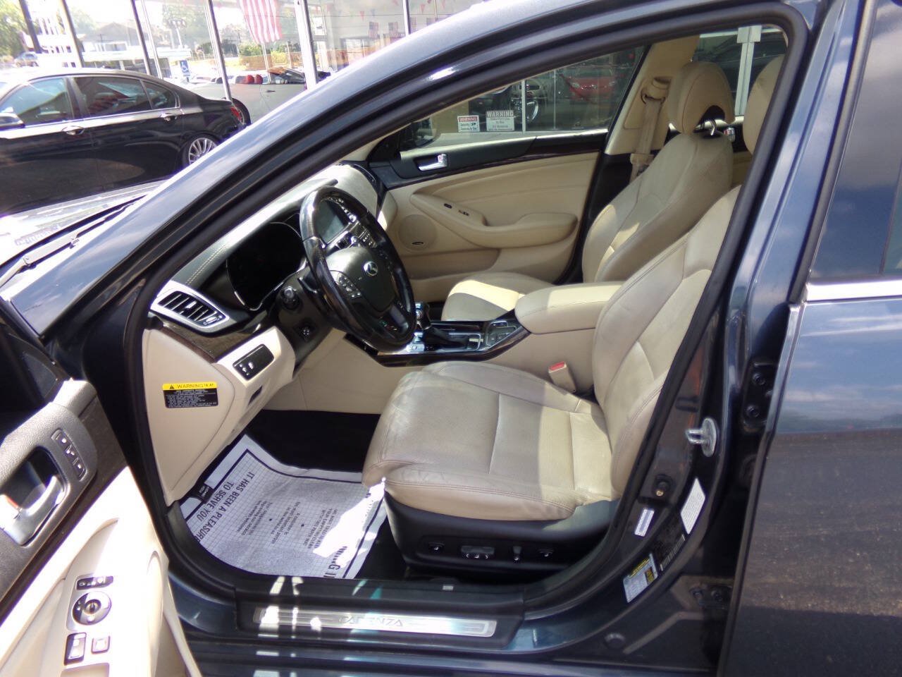 Used 2015 Kia Cadenza Premium w/ Luxury Package FWD image 13