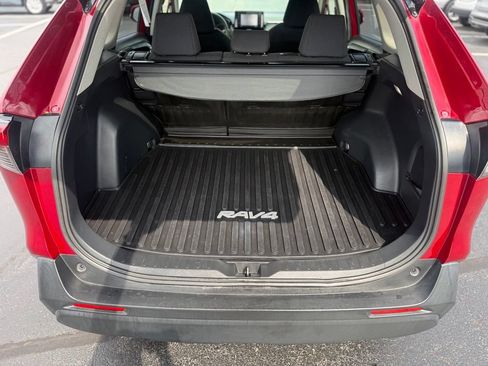 Used 2022 Toyota RAV4 LE AWD/4WD image 18