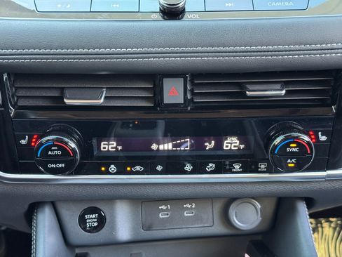 Used 2024 Nissan Rogue Platinum FWD image 26
