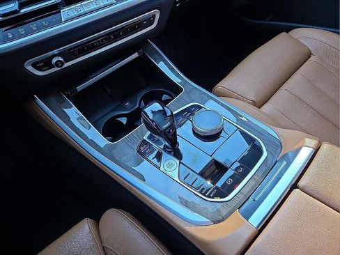 Used 2021 BMW X5 xDrive40i w/ Premium Package image 25