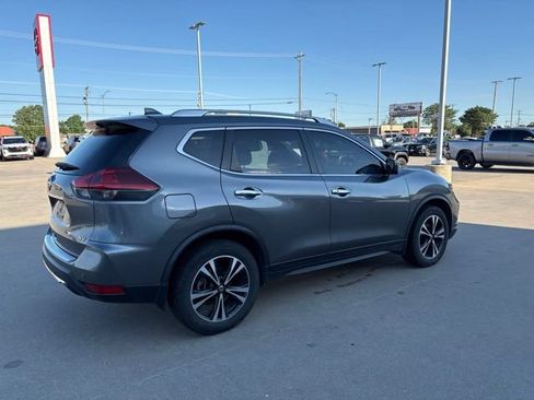 Certified 2019 Nissan Rogue SV w/ Sun & Sound Touring Package FWD image 3