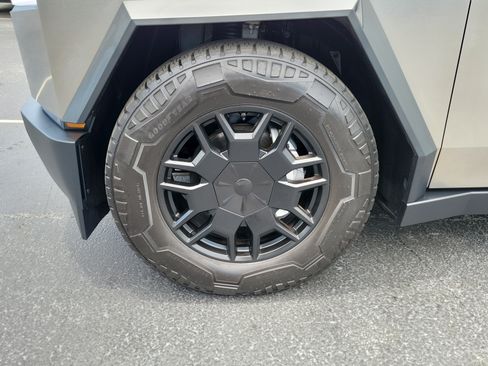 Used 2024 Tesla Cybertruck Cyberbeast AWD/4WD image 4
