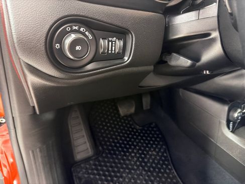 Used 2016 Jeep Renegade Trailhawk w/ Premium Trailhawk Package AWD/4WD image 14