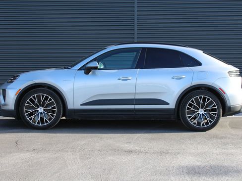 Certified 2024 Porsche Macan 4 Electric image 2