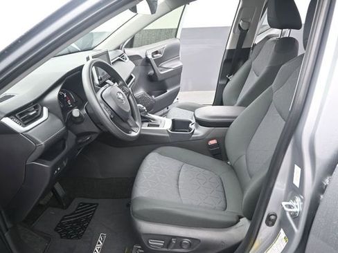 Used 2025 Toyota RAV4 XLE FWD image 11