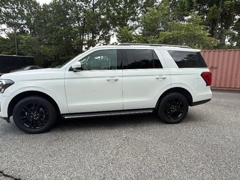Certified 2023 Ford Expedition XLT RWD image 4
