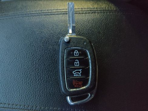 Used 2018 Hyundai Santa Fe Sport image 32