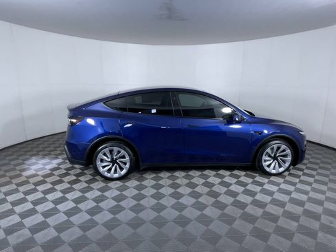 Used 2026 Tesla Model Y AWD image 9
