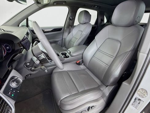 Certified 2023 Porsche Cayenne AWD/4WD image 5
