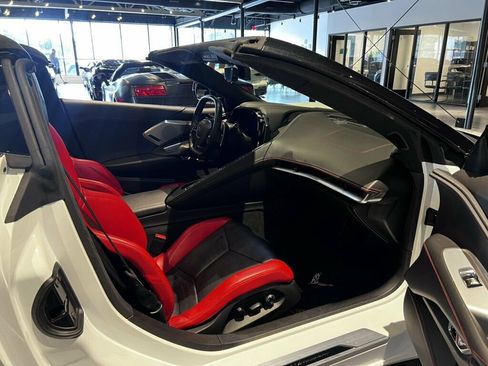 Used 2021 Chevrolet Corvette Stingray Premium Conv w/ Z51 Performance Package RWD image 22