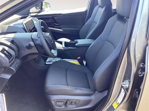 Used 2025 Toyota bZ4X FWD image 9