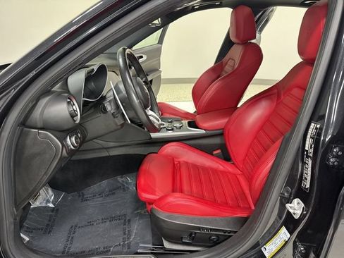 Used 2022 Alfa Romeo Giulia Veloce AWD/4WD image 15
