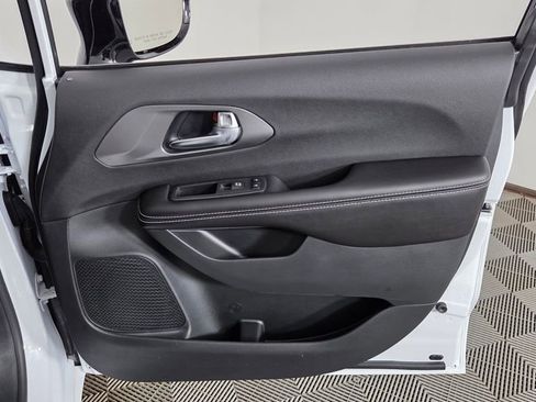 New 2026 Chrysler Pacifica Select image 32