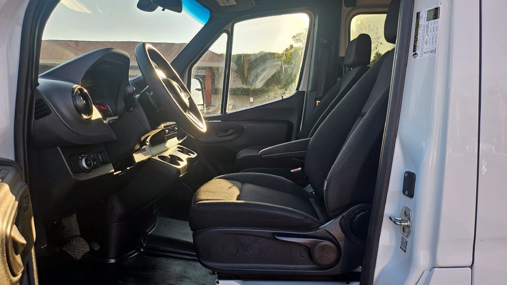 Used 2024 Mercedes-Benz Sprinter 2500 image 25