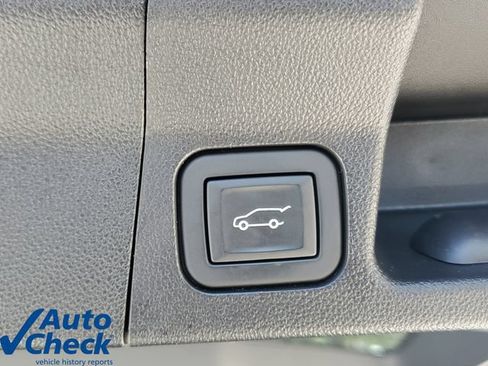 Used 2023 GMC Acadia SLE w/ Driver Convenience Package FWD image 12