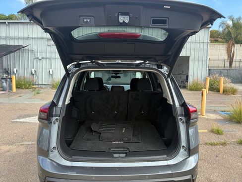 Used 2025 Nissan Rogue SV FWD image 33