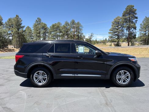Used 2023 Ford Explorer XLT w/ Equipment Group 202A AWD/4WD image 9