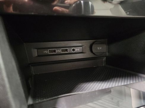 Used 2019 Volkswagen Tiguan SE image 17