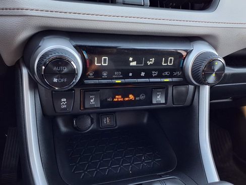 Used 2025 Toyota RAV4 XLE w/ Convenience Package image 20