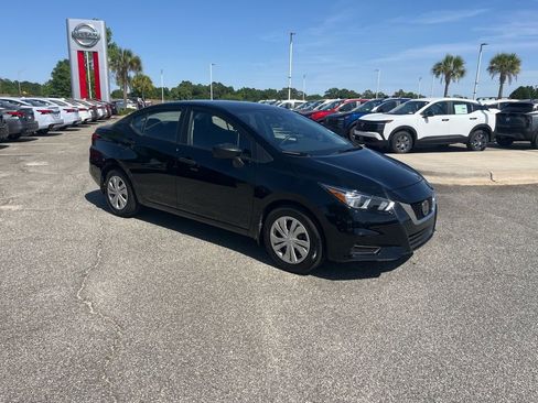 Used 2022 Nissan Versa S w/ Trunk Package FWD image 1