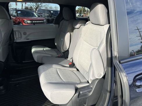 Used 2025 Toyota Sienna LE image 23