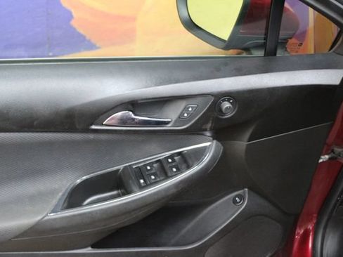 Used 2019 Chevrolet Cruze LT FWD image 13