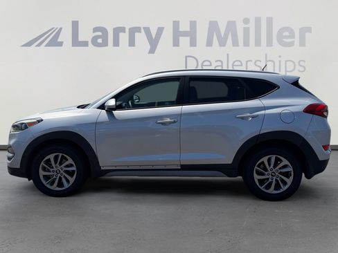 Used 2017 Hyundai Tucson SE AWD/4WD image 2