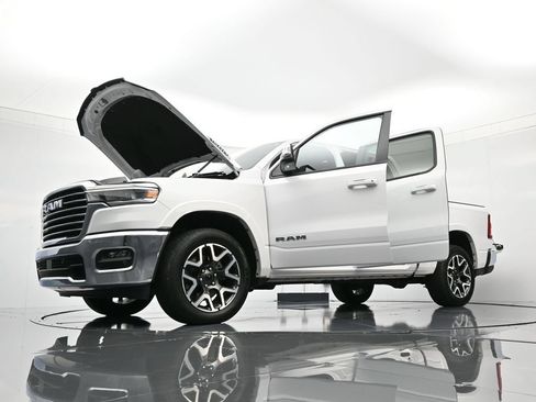 Used 2025 RAM 1500 Laramie AWD/4WD image 44