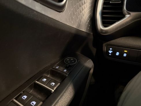 Certified 2023 Kia Soul LX image 29