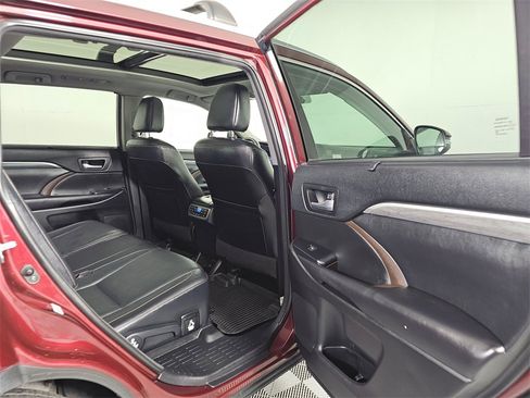 Used 2018 Toyota Highlander Limited Platinum image 14