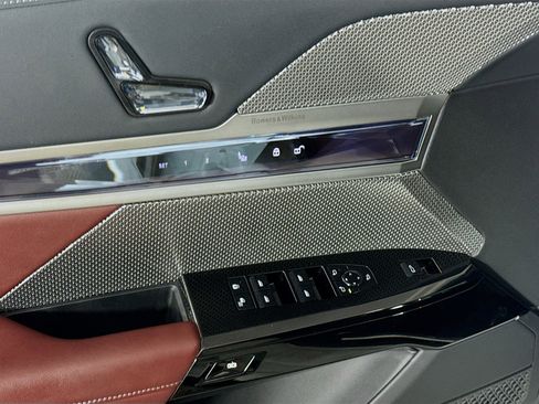 Used 2025 BMW i7 eDrive50 w/ M Sport Package image 24